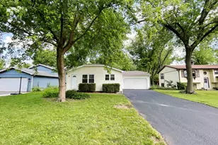 9 Sunshine Ave, Third Lake, IL 60030 - Photo 1