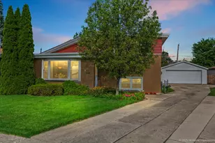 9744 S Utica Ave, Evergreen Park, IL 60805 - Photo 1