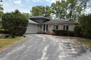 916 Patricia Ln, Crete, IL 60417 - Photo 1