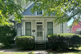 823 W Madison St, Ottawa, IL 61350 - Photo 1