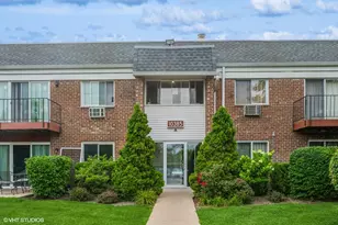 10385 Dearlove Rd, Glenview, IL 60025 - Photo 1