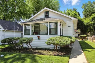 907 W Grove Ave, Waukegan, IL 60085 - Photo 1