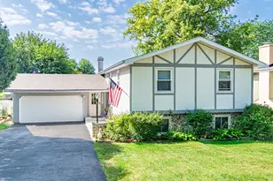 15 W Oak St, Lake in the Hills, IL 60156 - Photo 1