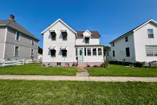 319 S Railroad Ave, Paxton, IL 60957 - Photo 1