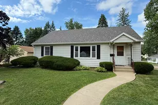 906 W Jefferson Dr, Freeport, IL 61032 - Photo 1