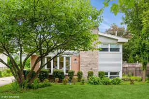 532 Warren Rd, Glenview, IL 60025 - Photo 1