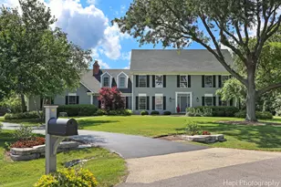 2340 Huntington Lakes Dr, Libertyville, IL 60048 - Photo 1