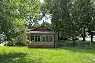 805 Bellevue Ave, Ottawa, IL 61350 - Photo 1