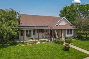 693 Hesburgh Dr, Manteno, IL 60950 - Photo 1