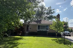 136 Walton St, Barrington, IL 60010 - Photo 1