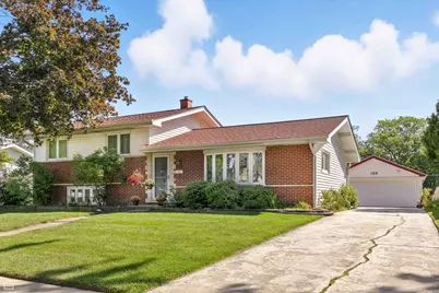 125 N Stratton Lane, Mount Prospect, IL 60056 - Photo 1