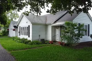 710 N Taylor St, Marengo, IL 60152 - Photo 1