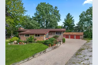 201 Long Avenue, North Aurora, IL 60542 - Photo 1