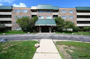 675 Grove Dr, Elk Grove Village, IL 60007 - Photo 1