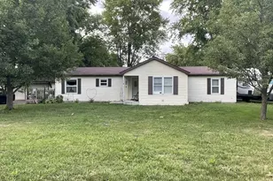 209 E North St, Gardner, IL 60424 - Photo 1