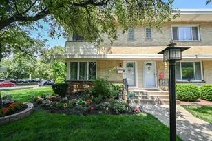 1927 Lee St, Evanston, IL 60202 - Photo 1