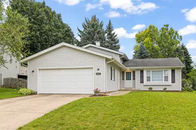 5201 W Dartmoor Drive, McHenry, IL 60050 - Photo 1