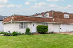 1409 E Stonehenge Dr, Sycamore, IL 60178 - Photo 1