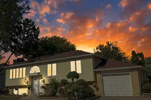 1220 Comet Dr, Aurora, IL 60505 - Photo 1