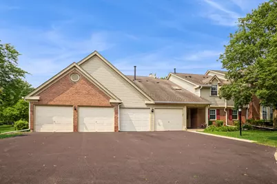 196 Camden Court #W1, Schaumburg, IL 60194 - Photo 1