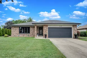 137 Paramount Dr, Wood Dale, IL 60191 - Photo 1