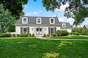 9 Kingston Dr, Oak Brook, IL 60523 - Photo 1