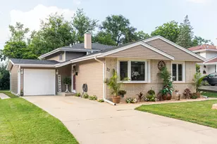 22 W Prairie Ave, Lombard, IL 60148 - Photo 1