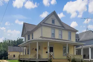 105 W Empire St, Freeport, IL 61032 - Photo 1
