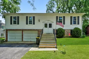 913 W Main St, Cary, IL 60013 - Photo 1