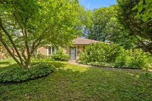 614 Riverside Dr, Libertyville, IL 60048 - Photo 1