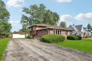 10956 S Nagle Ave, Worth, IL 60482 - Photo 1