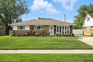 7013 Saratoga Dr, Bridgeview, IL 60455 - Photo 1