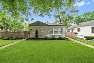 9301 Raymond Ave, Oak Lawn, IL 60453 - Photo 1