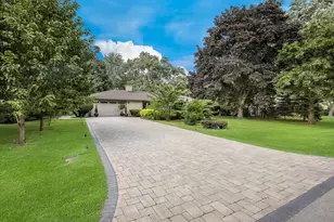 372 Longacres Ln, Palatine, IL 60067 - Photo 1