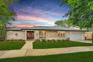 835 Tomawadee Ln, Park Ridge, IL 60068 - Photo 1