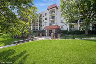 350 Plum Creek Dr, Wheeling, IL 60090 - Photo 1