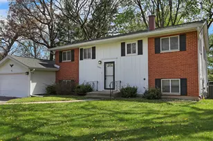 1291 Banbury Rd, Mundelein, IL 60060 - Photo 1