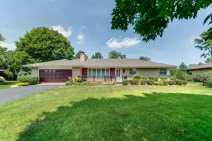 414 Hillcrest Dr, Prospect Heights, IL 60070 - Photo 1