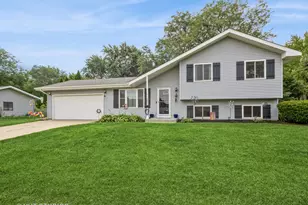 901 Aberdeen Dr, Crystal Lake, IL 60014 - Photo 1
