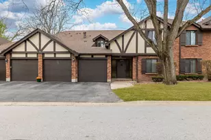 11212 Cottonwood Dr, Palos Hills, IL 60465 - Photo 1