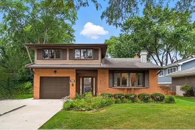 826 S Roosevelt Avenue, Arlington Heights, IL 60005 - Photo 1