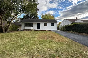 225 Pleasure Dr, Mundelein, IL 60060 - Photo 1