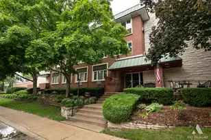 101 N Peartree Ln, Arlington Heights, IL 60004 - Photo 1