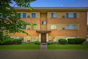 4113 W Cullom Ave, Chicago, IL 60641 - Photo 1