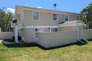 604 Kiwanis Ct, Freeport, IL 61032 - Photo 1