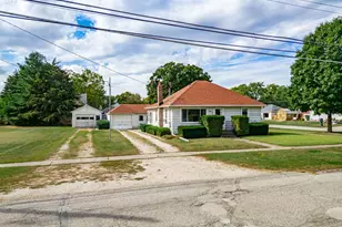 830 N Taylor St, Marengo, IL 60152 - Photo 1