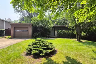 773 Lomond Dr, Mundelein, IL 60060 - Photo 1