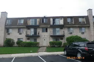 212 Shorewood Dr, Glendale Heights, IL 60139 - Photo 1