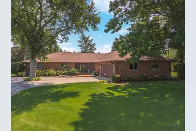 300 S Westview Drive, Pontiac, IL 61764 - Photo 1