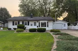 2120 Schuyler Dr, Peru, IL 61354 - Photo 1